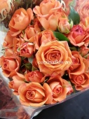 Роза кустовая Бейб оранж срезка букет SR391 купить в Москве